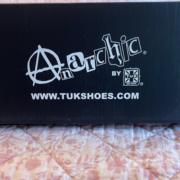 T.U.K. Black & White Flower Clogs - Picture 11 of 11